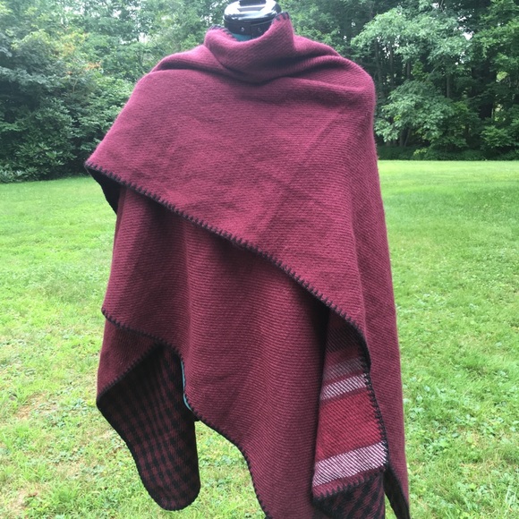 Woolrich Accessories - NWOT WOOLRICH Reversible Plaid & Striped Cape